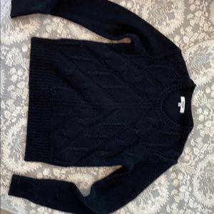 Black cropped hits at waist